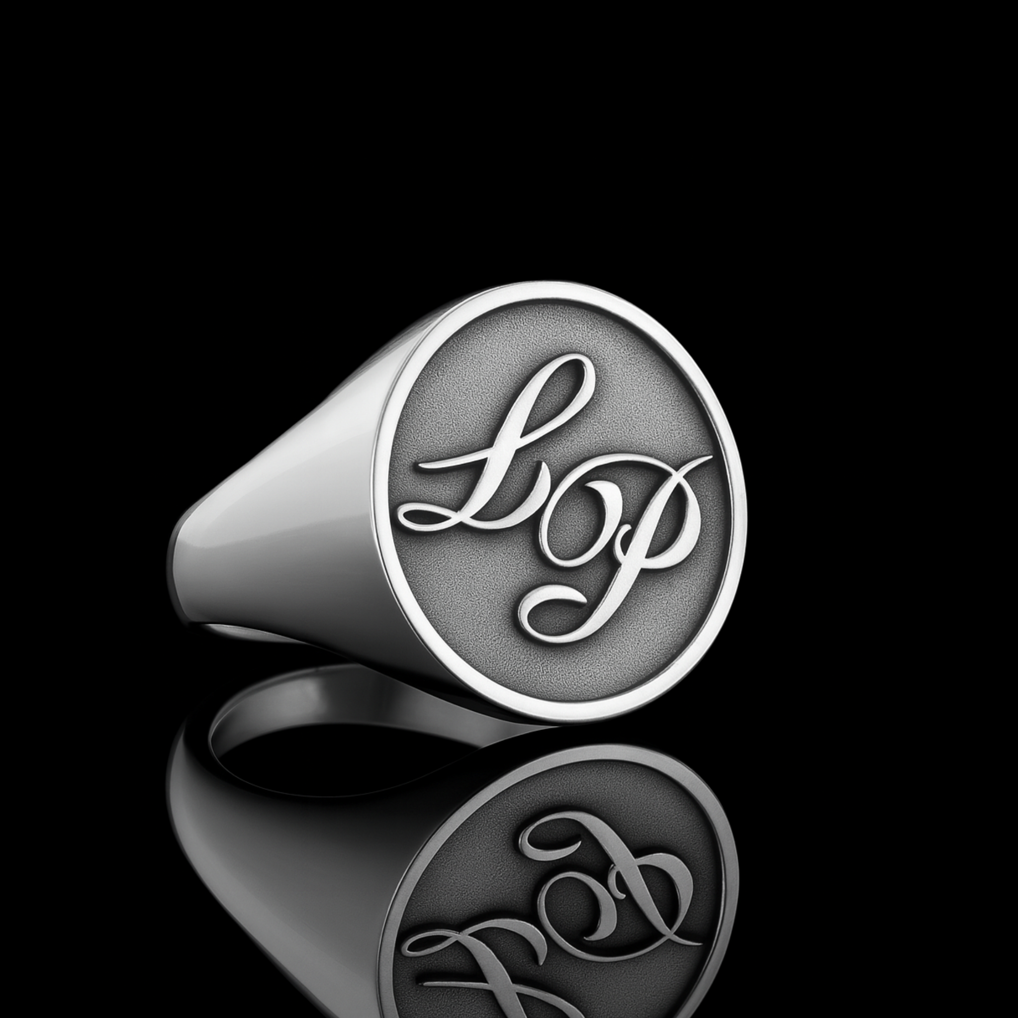 Anillo sello de plata de ley personalizado con iniciales grabadas