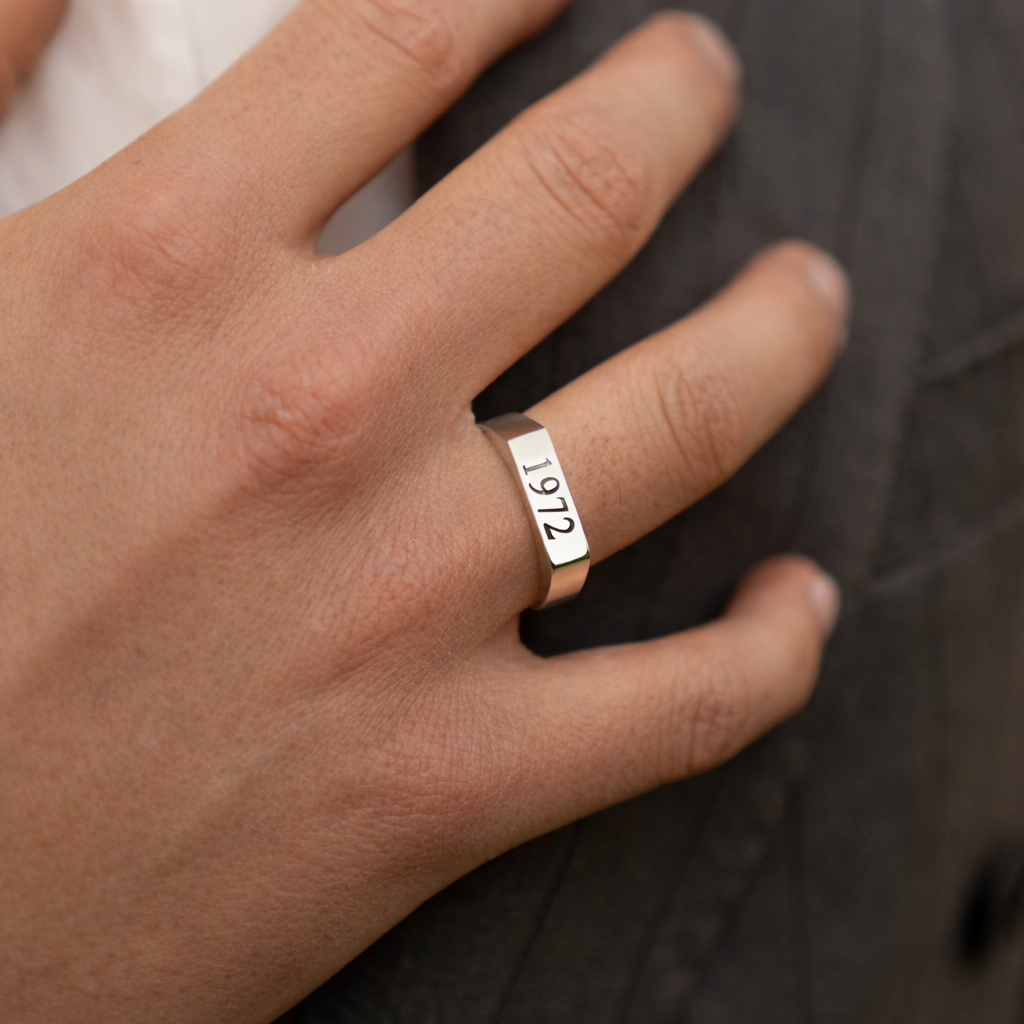 Anillo sello de plata de ley personalizado con iniciales grabadas